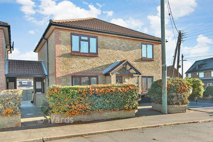2 Bedroom Ground Maisonette For Sale In Barton Road, Sutton At Hone, Kent, DA4