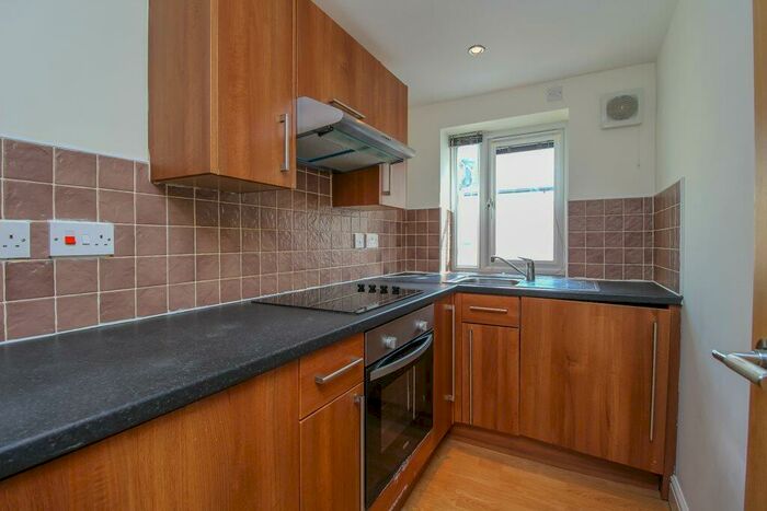 1 Bedroom Flat To Rent In Richmond Road, Roath, Cardiff, CF24