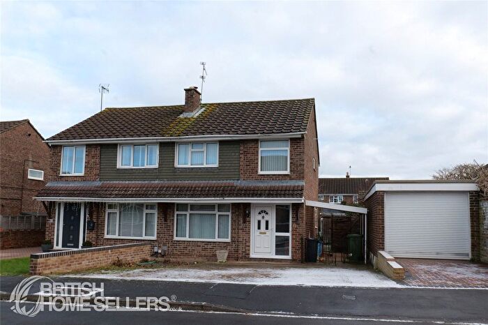 3 Bedroom Semi Detached House For Sale In Hewitt Close, Swindon, Wiltshire, SN3