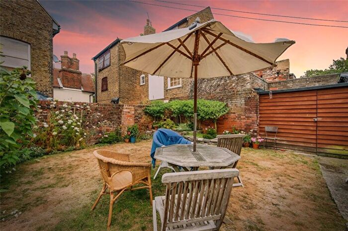 1 Bedroom Flat To Rent In Jacob Yard Preston Street, Faversham, Kent, ME13