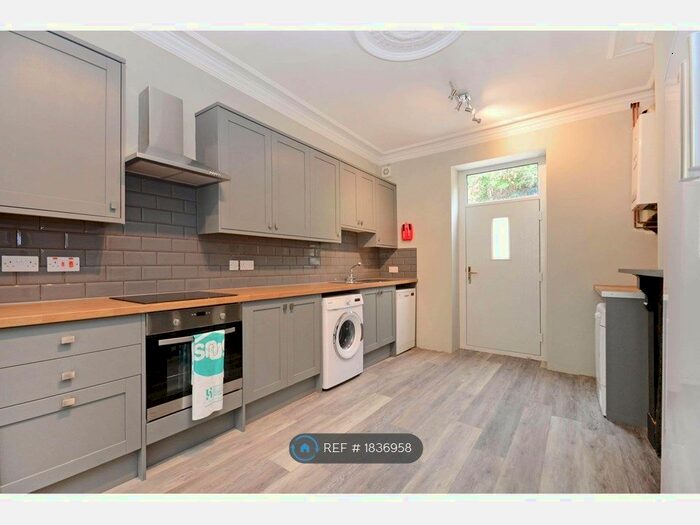 6 Bedroom Semi-Detached House To Rent In Ecclesall Road, Sheffield, S11