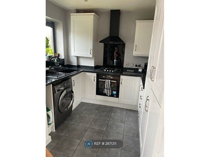 3 Bedroom Flat To Rent In Helene House, London, E16