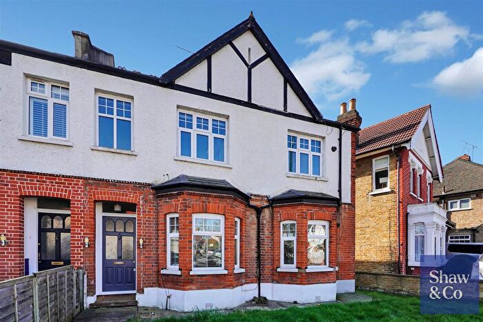 3 Bedroom End Terrace House For Sale In Kneller Road, Whitton, TW2