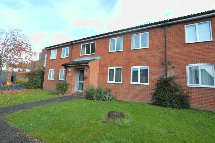 1 Bedroom Flat To Rent In Burleigh Rd, St Albans, AL1