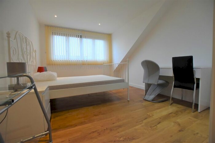 3 Bedroom Flat To Rent In Park Lodge Avenue, West Drayton, UB7