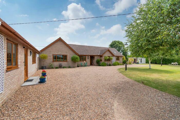 4 Bedroom Detached Bungalow For Sale In Green Lane, Tivetshall St. Margaret, Norwich, NR15