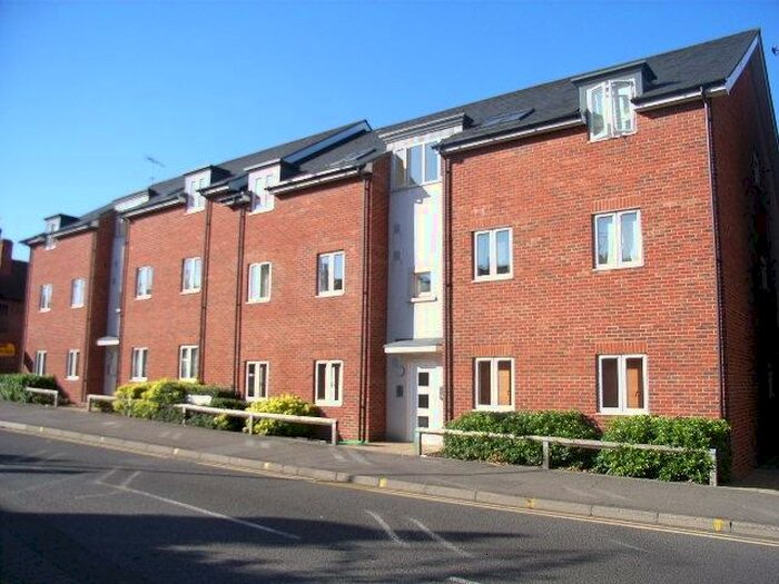 2 Bedroom Apartment To Rent In Hieatt Close, Mount Pleasant, Reading, RG1
