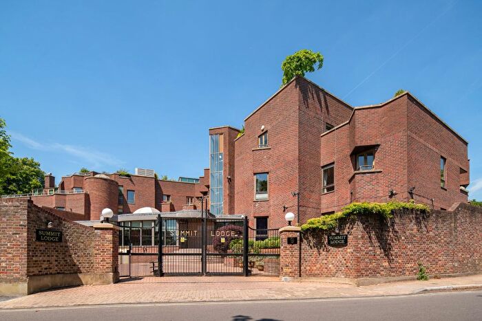 3 Bedroom Flat For Sale In Summit Lodge, Hampstead, NW3