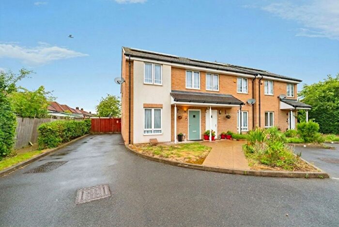 4 Bedroom End Of Terrace House For Sale In Glenister Gardens, Hayes, UB3