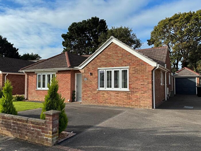 3 Bedroom Bungalow For Sale In Western Avenue Barton On Sea New Milton, BH25