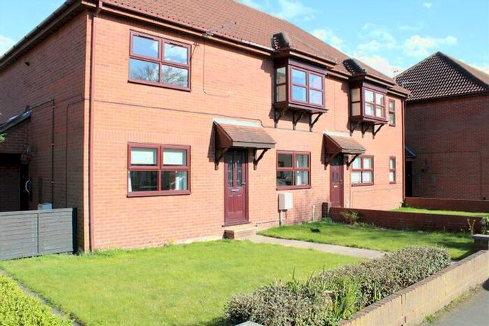 2 Bedroom Flat To Rent In Whitby Avenue, York, YO31