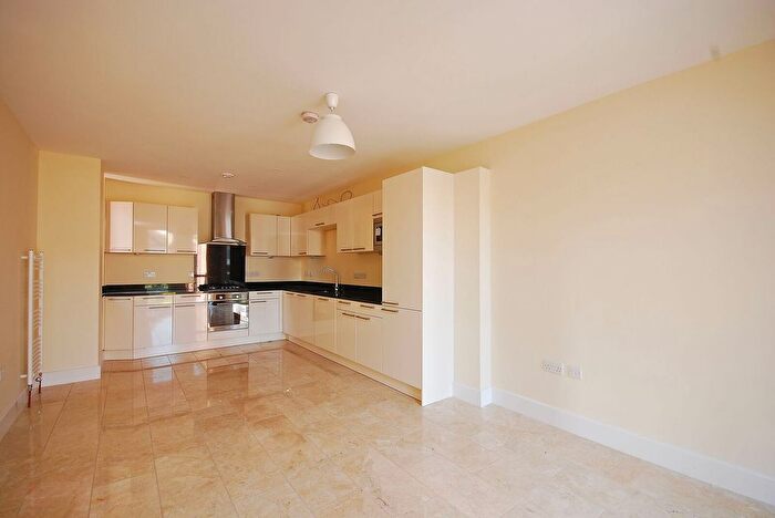 2 Bedroom Flat To Rent In Valley Road, Streatham, London, SW16