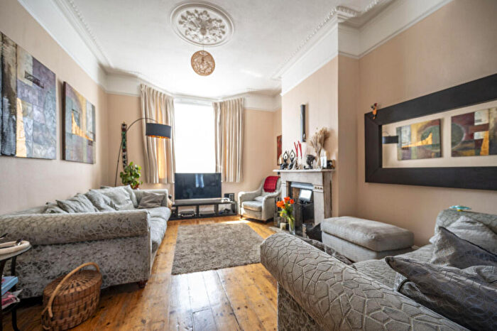 3 Bedroom House For Sale In Romford Road, Forest Gate, London, E7