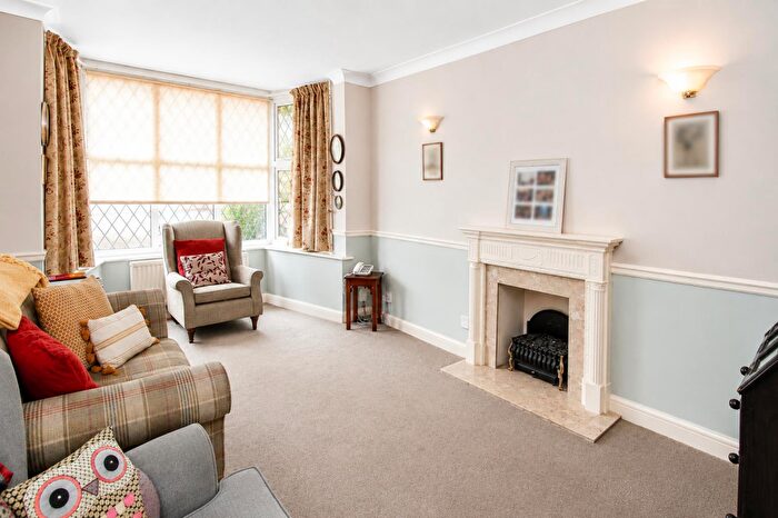 3 Bedroom Detached House For Sale In Newbolt Avenue, Cheam, Sutton, SM3