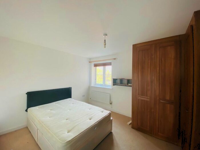 2 Bedroom Flat To Rent In - Roxborough Road, Harrow, HA1