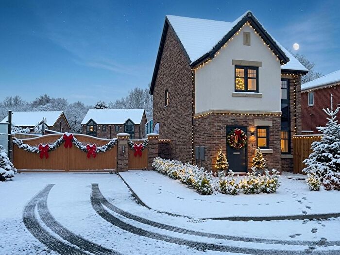 4 Bedroom Detached House For Sale In Weir Close, Tyldesley, M29