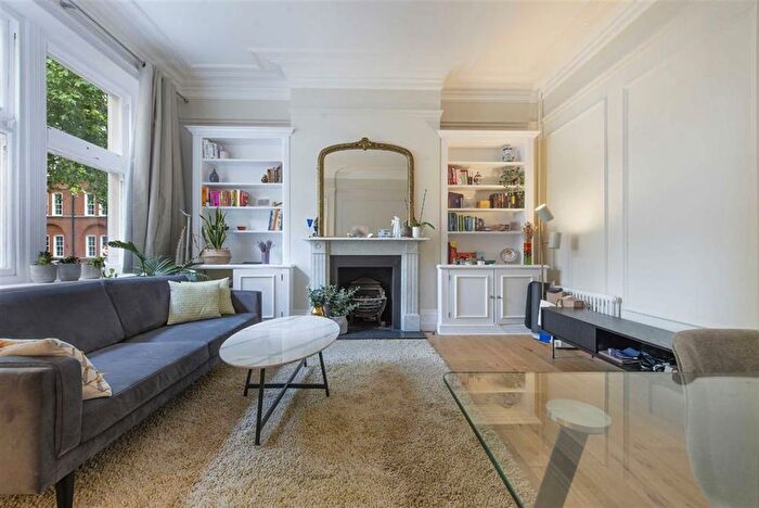 2 Bedroom Flat To Rent In Adeline Place, London, WC1B