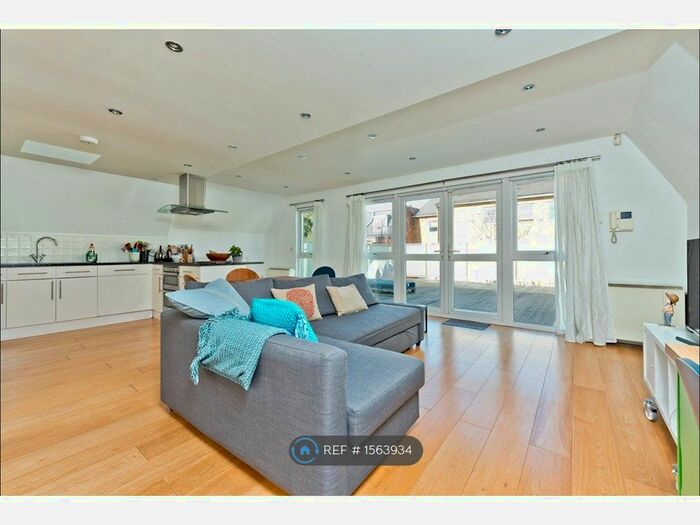 1 Bedroom Flat To Rent In Belgravia House, Balham, SW17