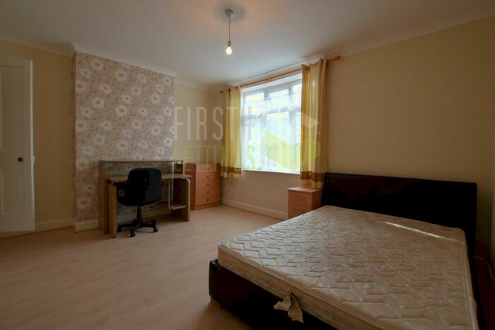 4 Bedroom Terraced House To Rent In Howard Road, Clarendon Park, LE2