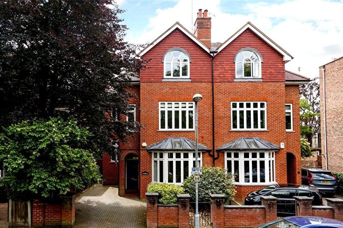 4 Bedroom Semi Detached House For Sale In St. Andrew's Square, Surbiton, KT6