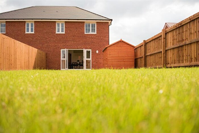 4 Bedroom Semi-Detached House To Rent In Butterworth Road, Sutton In Ashfield, NG17