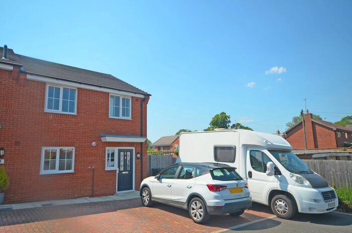 3 Bedroom End Of Terrace House To Rent In Dale Place, Raunds, Northamptonshire, NN9