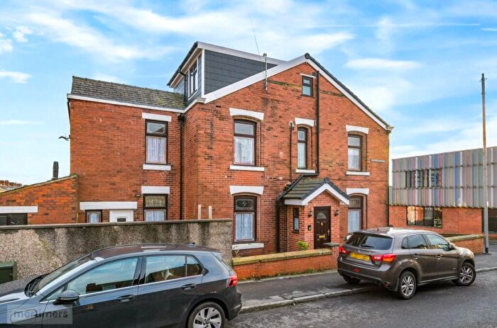 5 Bedroom End Of Terrace House For Sale In St. Silas's Road, Blackburn, Lancashire, BB2