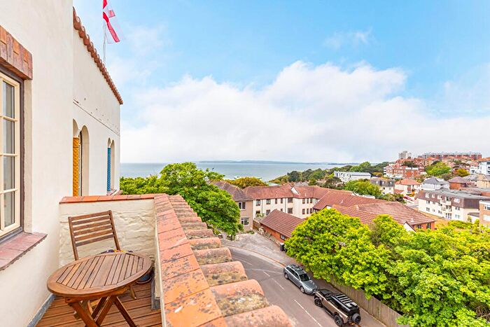 2 Bedroom Flat To Rent In Sea Road, Bournemouth, BH5