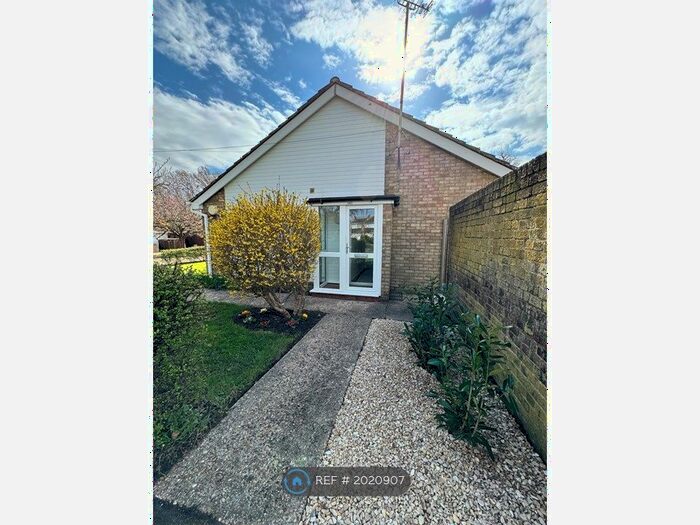 2 Bedroom Bungalow To Rent In Bedgrove, Aylesbury, HP21