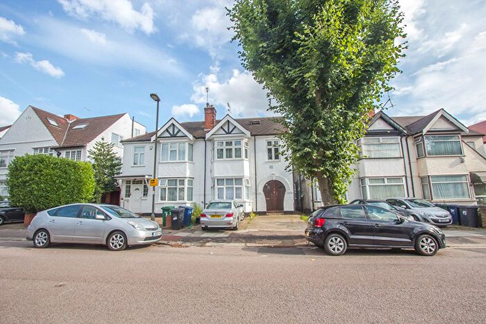 Studio To Rent In Hallswelle Road, Temple Fortune, Golders Green, Temple Fortune, Golders Green, NW11