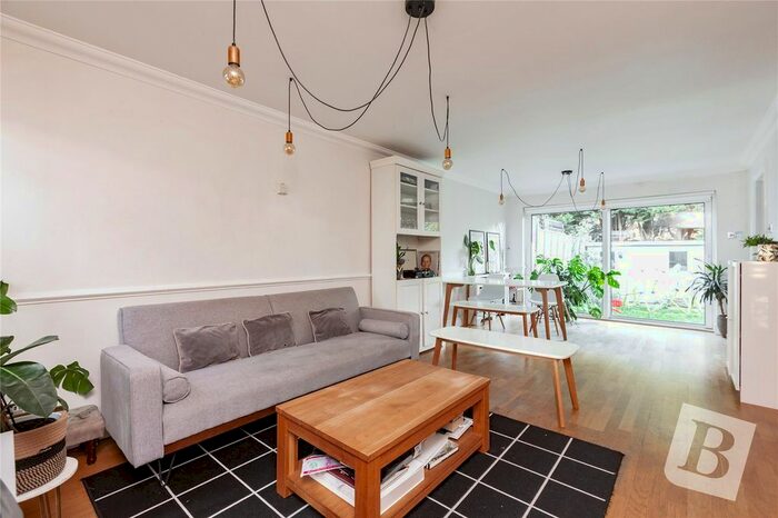3 Bedroom End Of Terrace House To Rent In Gladstone Road, Buckhurst Hill, IG9
