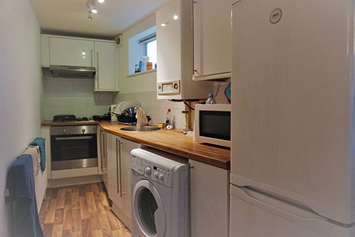 2 Bedroom Flat To Rent In East Hill, London, SW18