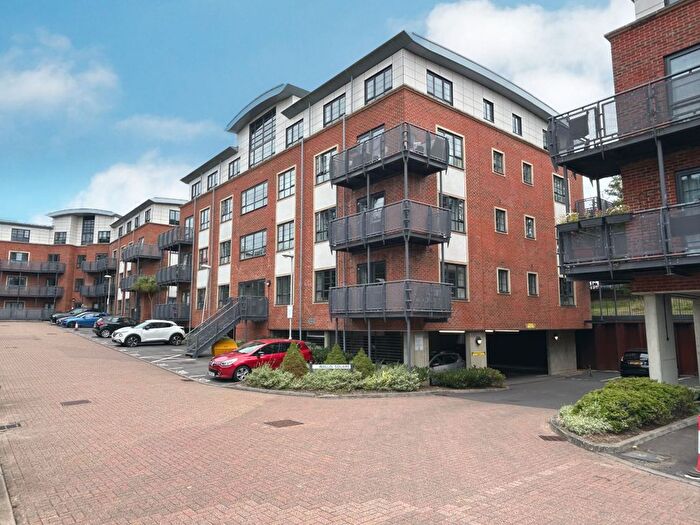 2 Bedroom Flat To Rent In Beverley House, Wallis Square, Farnborough, GU14