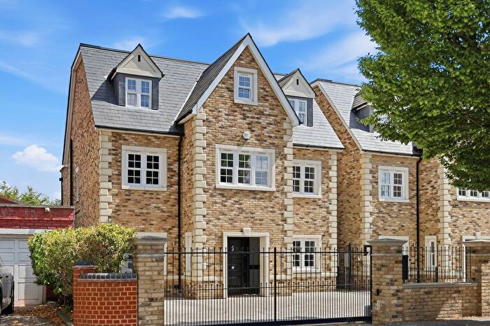 6 Bedroom Detached House For Sale In Harrow Drive, Hornchurch, RM11