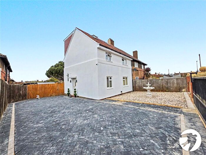 5 Bedroom Semi-Detached House To Rent In Keynsham Gardens, London, SE9