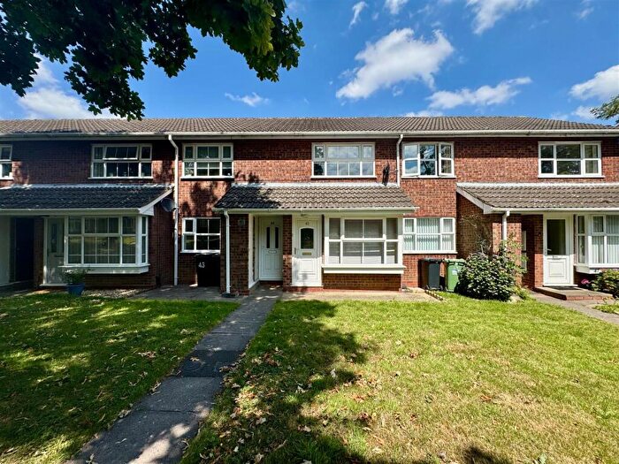 2 Bedroom Flat To Rent In Wicklow Close, Halesowen, B63