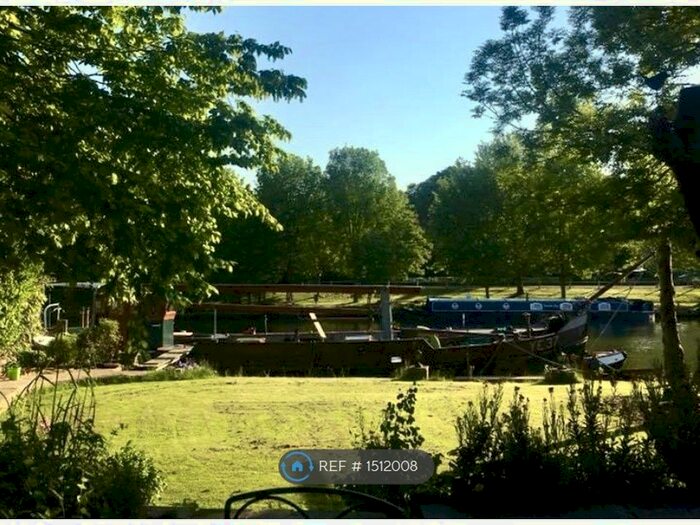 1 Bedroom Houseboat To Rent In The Embankment, Wraysbury, Staines-Upon-Thames, TW19