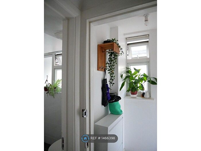 1 Bedroom Flat To Rent In Worcester Road, Sutton, SM2
