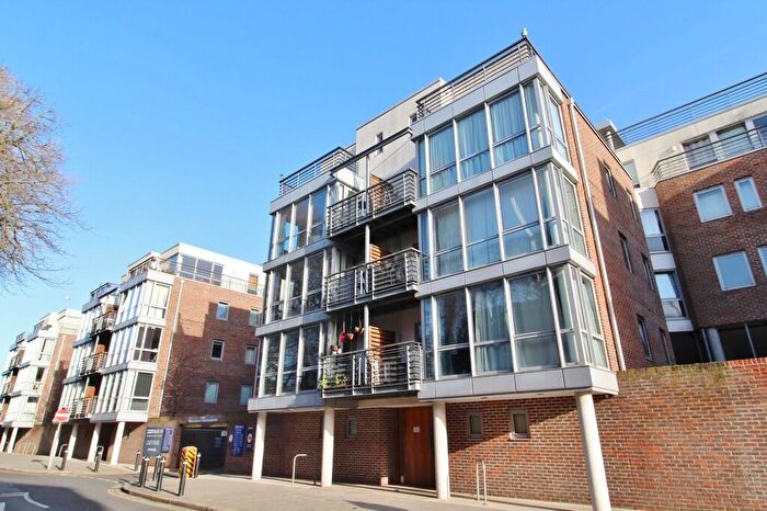 1 Bedroom Apartment To Rent In Admiralty Road, Portsmouth, PO1