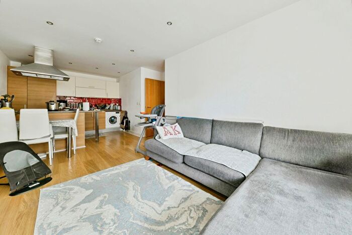 2 Bedroom Flat For Sale In Woolners Way, Stevenage, Hertfordshire, SG1