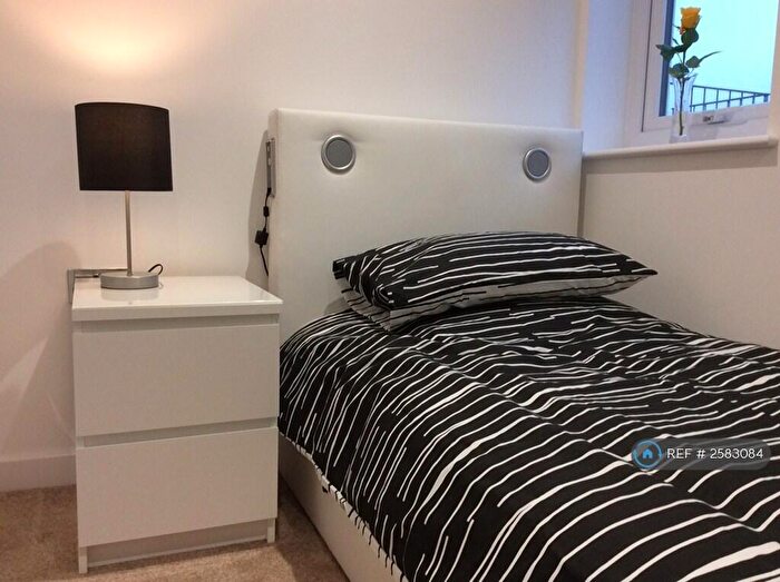2 Bedroom Flat To Rent In Jansel Square, Aylesbury, HP21