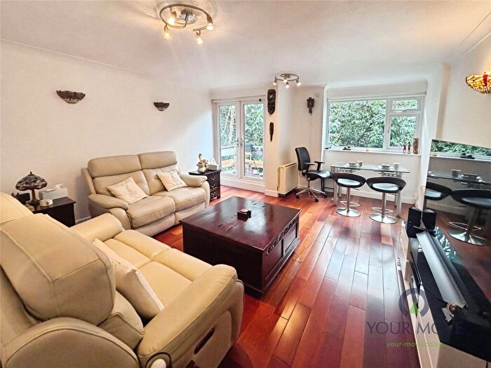 2 Bedroom Flat For Sale In Mountcombe Close, Surbiton, KT6