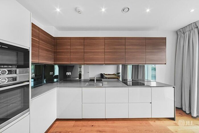 3 Bedroom Apartment To Rent In Copperworks Wharf Sugar House Island, E15