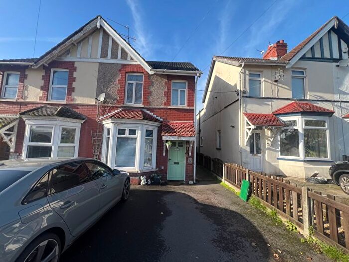 4 Bedroom Semi-Detached House For Sale In The Avenue, Caldicot, NP26