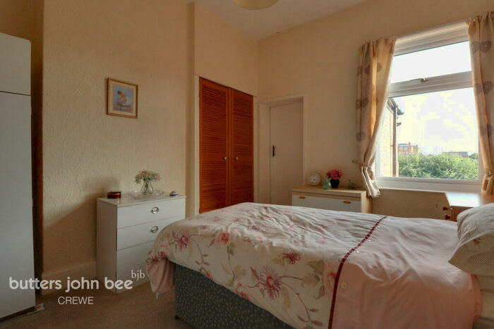 3 Bedroom Terraced House For Sale In Gainsborough Road, Crewe, CW2