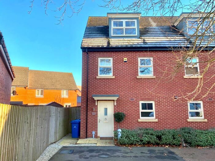 3 Bedroom Town House To Rent In Stockwell Drive, Derby, DE22