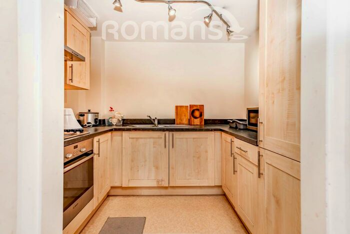 2 Bedroom Flat To Rent In Chapter House, Farnborough, GU14