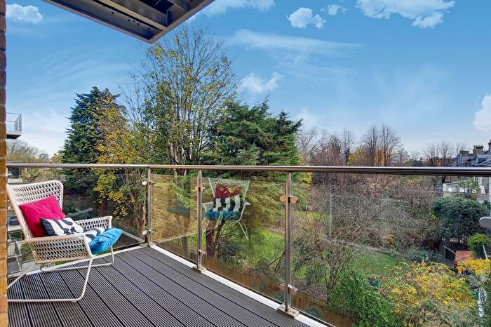 2 Bedroom Flat For Sale In Oakhill Road, London, SW15
