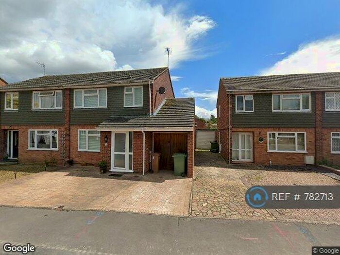 3 Bedroom Semi-Detached House To Rent In Holliers Close, Thame, OX9