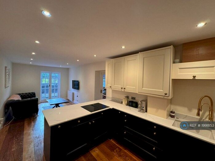 1 Bedroom Flat To Rent In Brook Drive, London, SE11